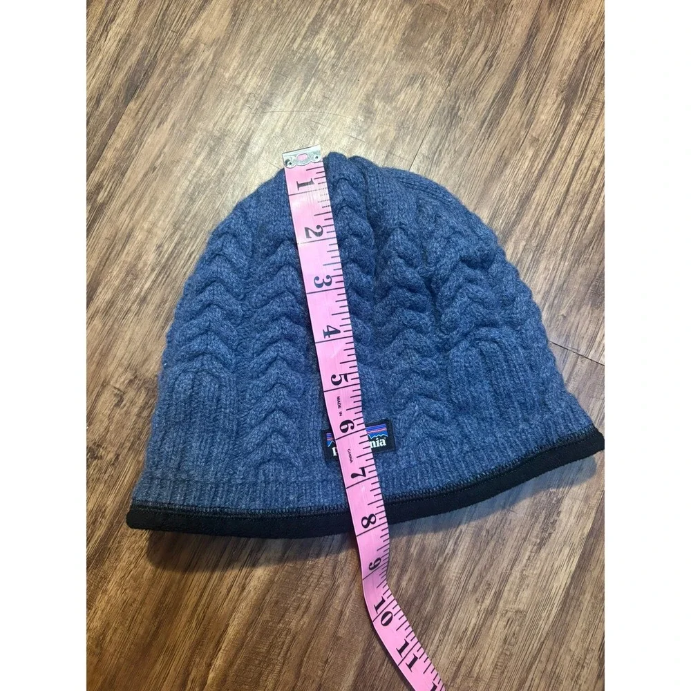 Patagonia Womens Deep Blue Fleece Lined Cable Knit wool‎ beanie Logo Unisex OS